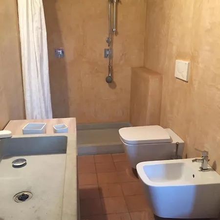 农家乐 Agriturismo Santa Laura 罗通代拉